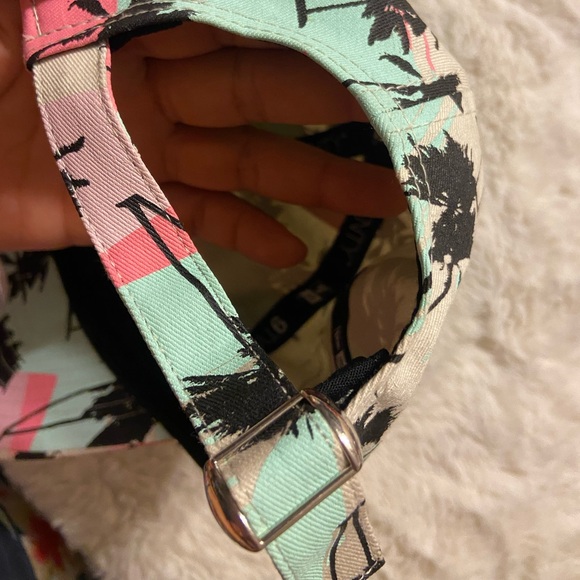 New Women’s New Era Las Vegas Raiders cream retro beachin 9Twenty adjustable cap - Picture 7 of 9